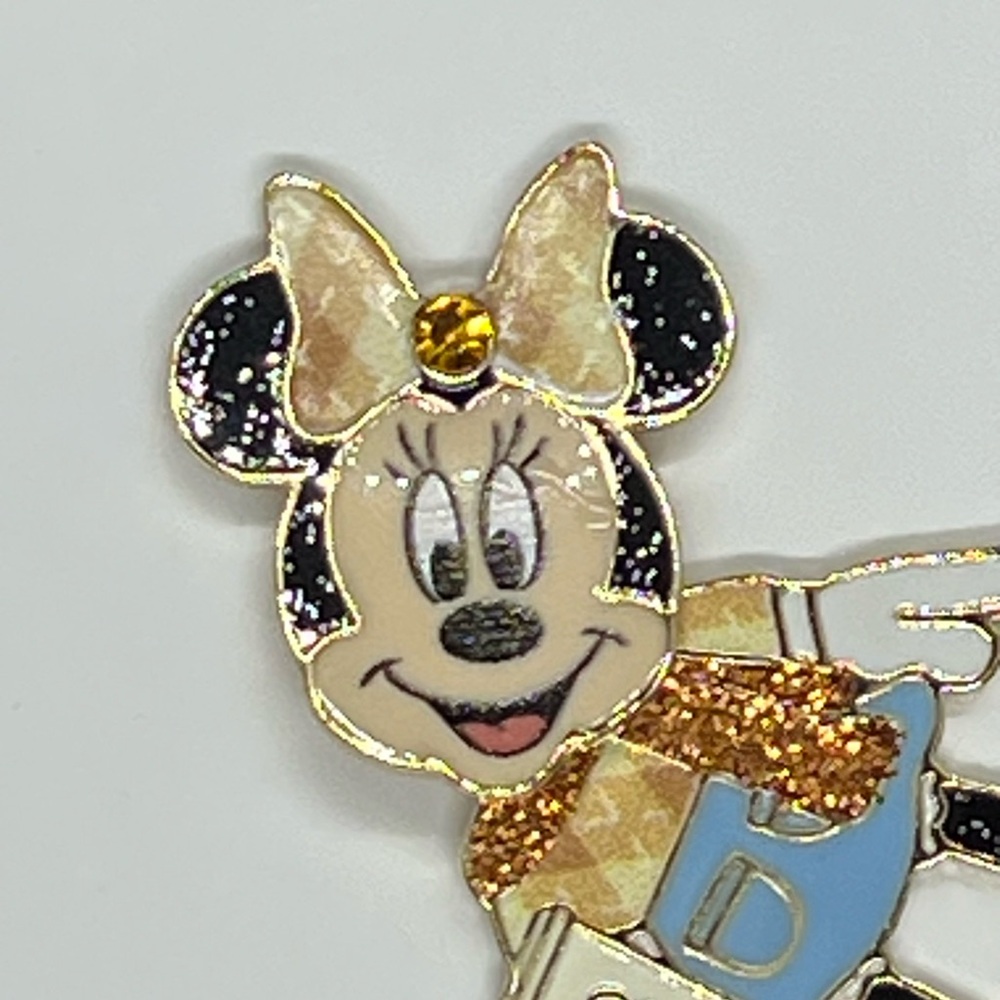 NEW BaubleBar x Disney Minnie Mouse in Fall Clothes Holding Coffee Earrings - Picture 9 of 14